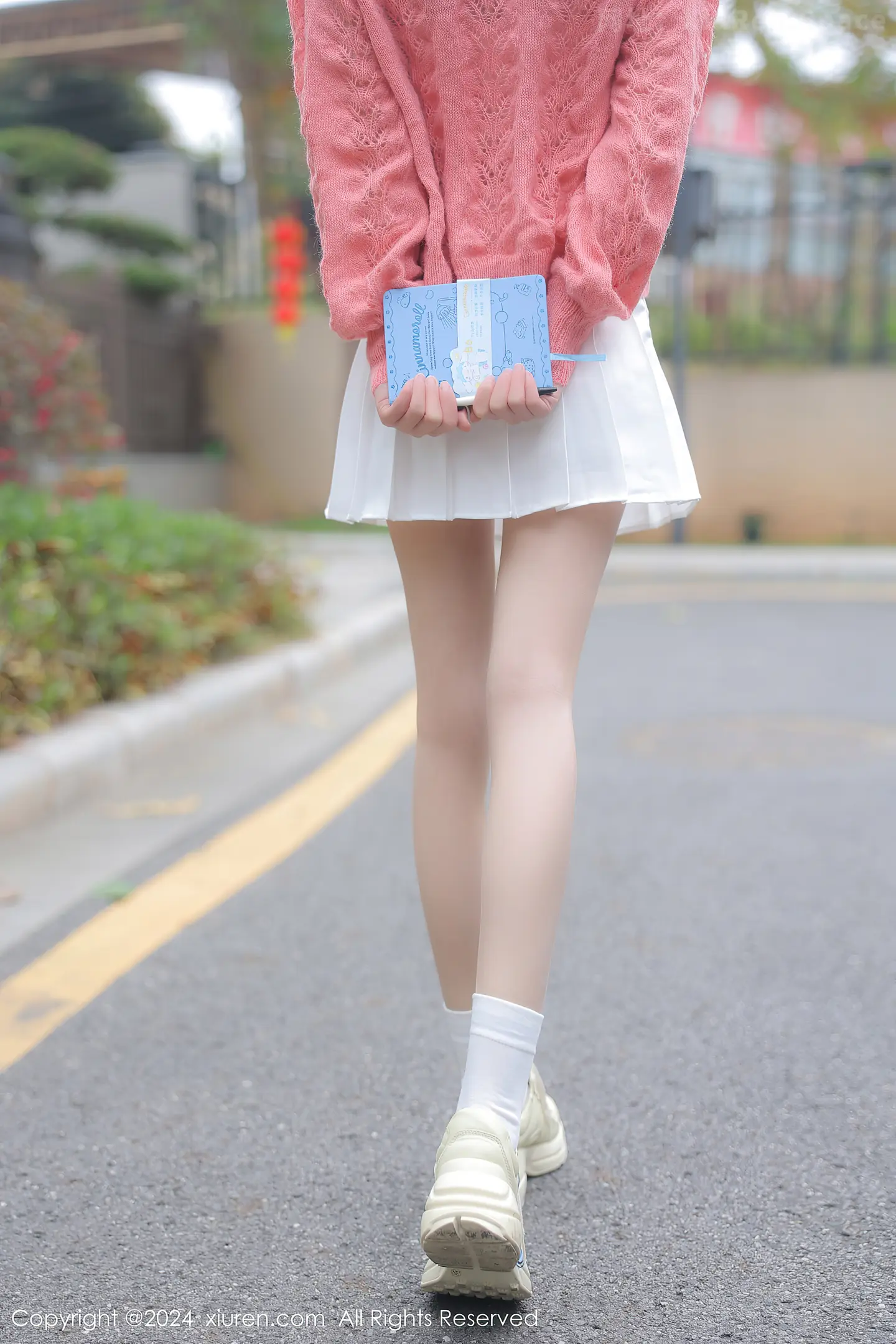 图片[2]-[XiuRen秀人网]VOL.8241 模特桃妖夭外拍场景性感粉色服饰露粉色内衣秀曼妙身姿诱惑写真103P-秀人网官方网站